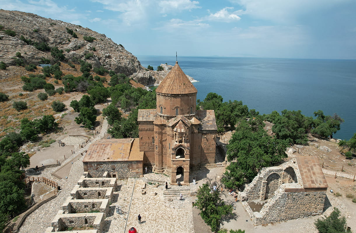 2-Day Lake Van Itinerary: Akdamar Island & Muradiye Waterfall box